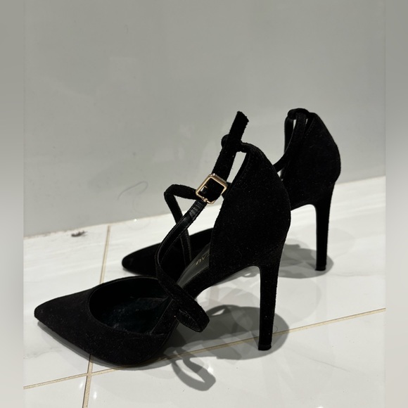 Black Strappy Heels, size 7 - Picture 1 of 5